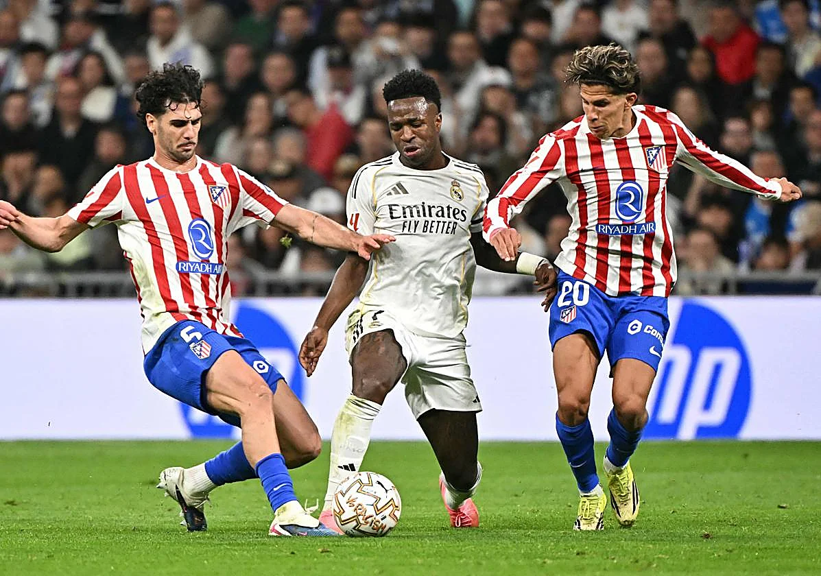 El Real Madrid se lleva el derbi y se aferra a la pelea por la Liga