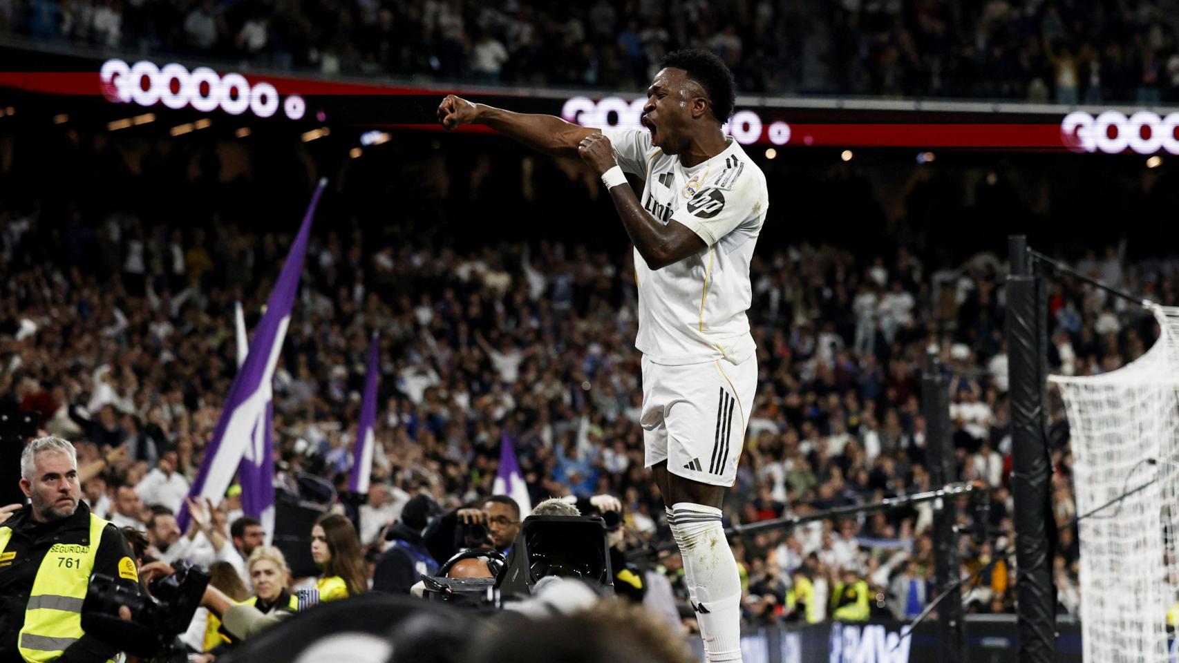 El Real Madrid se lleva un derbi ante el Atleti en el que mandó Vinicius y mantiene viva la pelea por La Liga