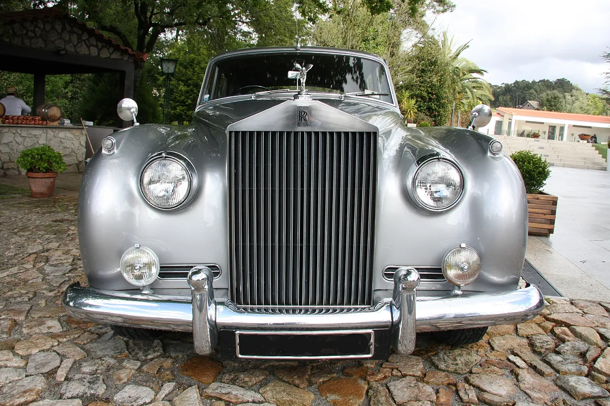 Los fabricantes de automóviles globales se retiran de sus planes para vehículos eléctricos