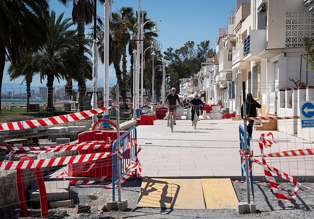 Urbanismo se abre a parar la obra del paseo de Pedregalejo en verano si lo piden los hosteleros