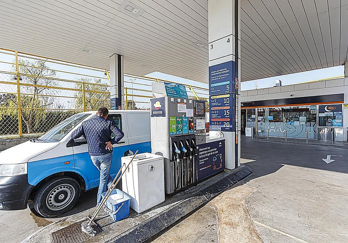 One in four Spanish petrol stations has not applied tax reduction as per government regulation