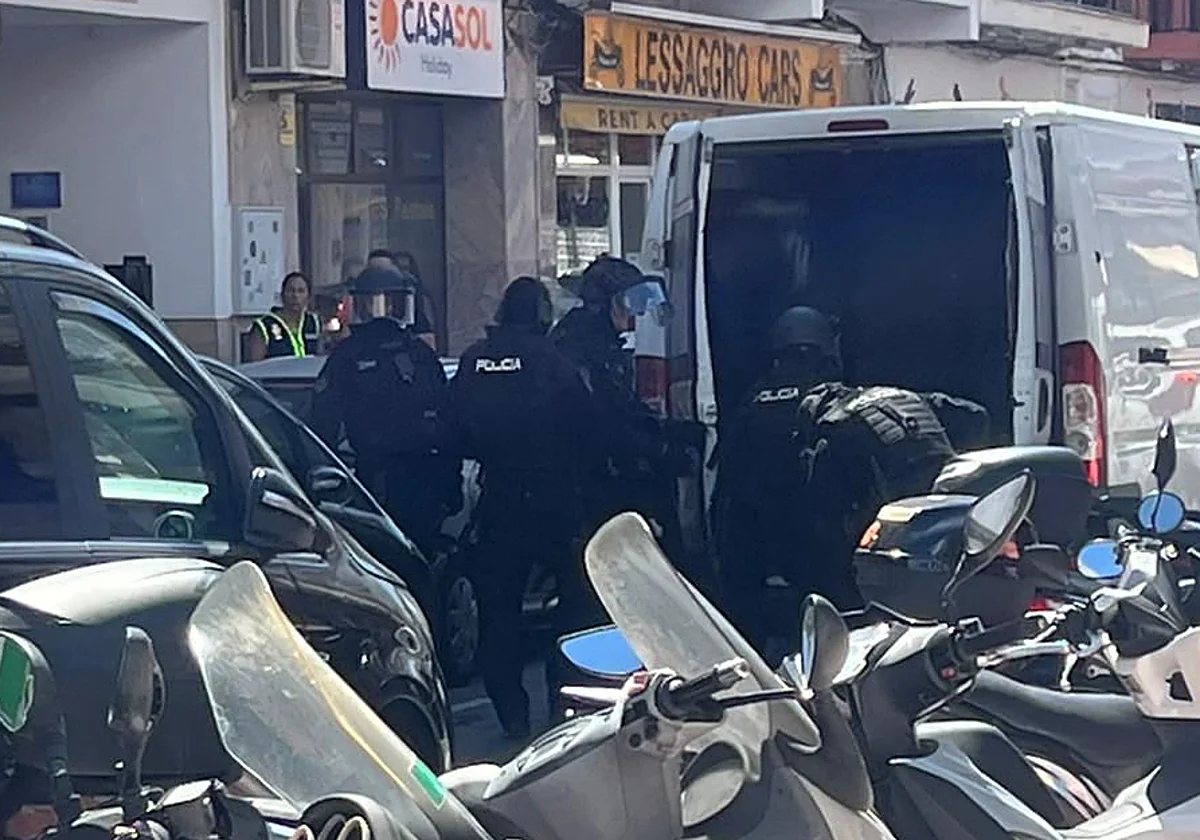 Dos detenidos en Nerja en una macrooperación internacional contra el tráfico de drogas y armas