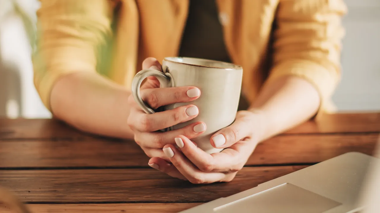 Estudio demuestra que beber café o té todos los días puede reducir el riesgo de demencia