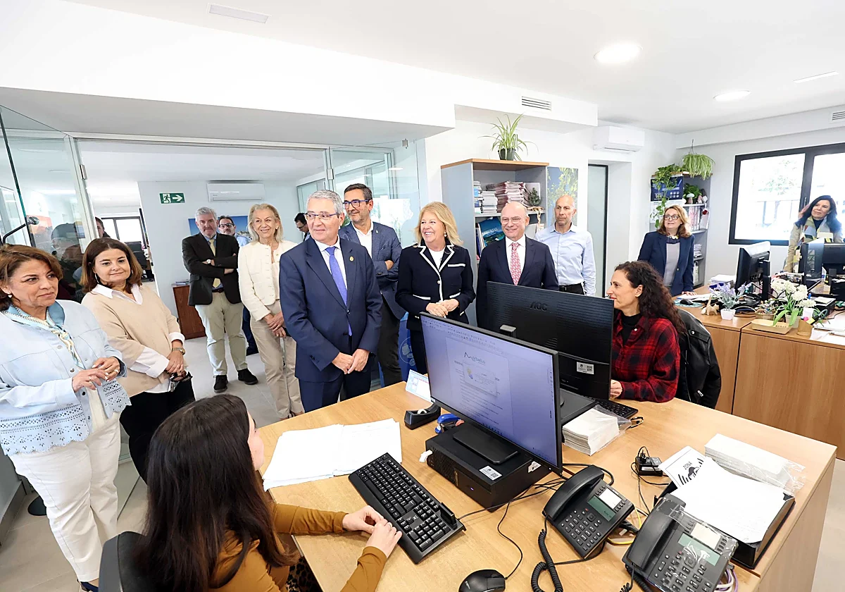 Marbella estrena Oficina de Turismo y Aula del Mar tras renovar su emblemático Faro