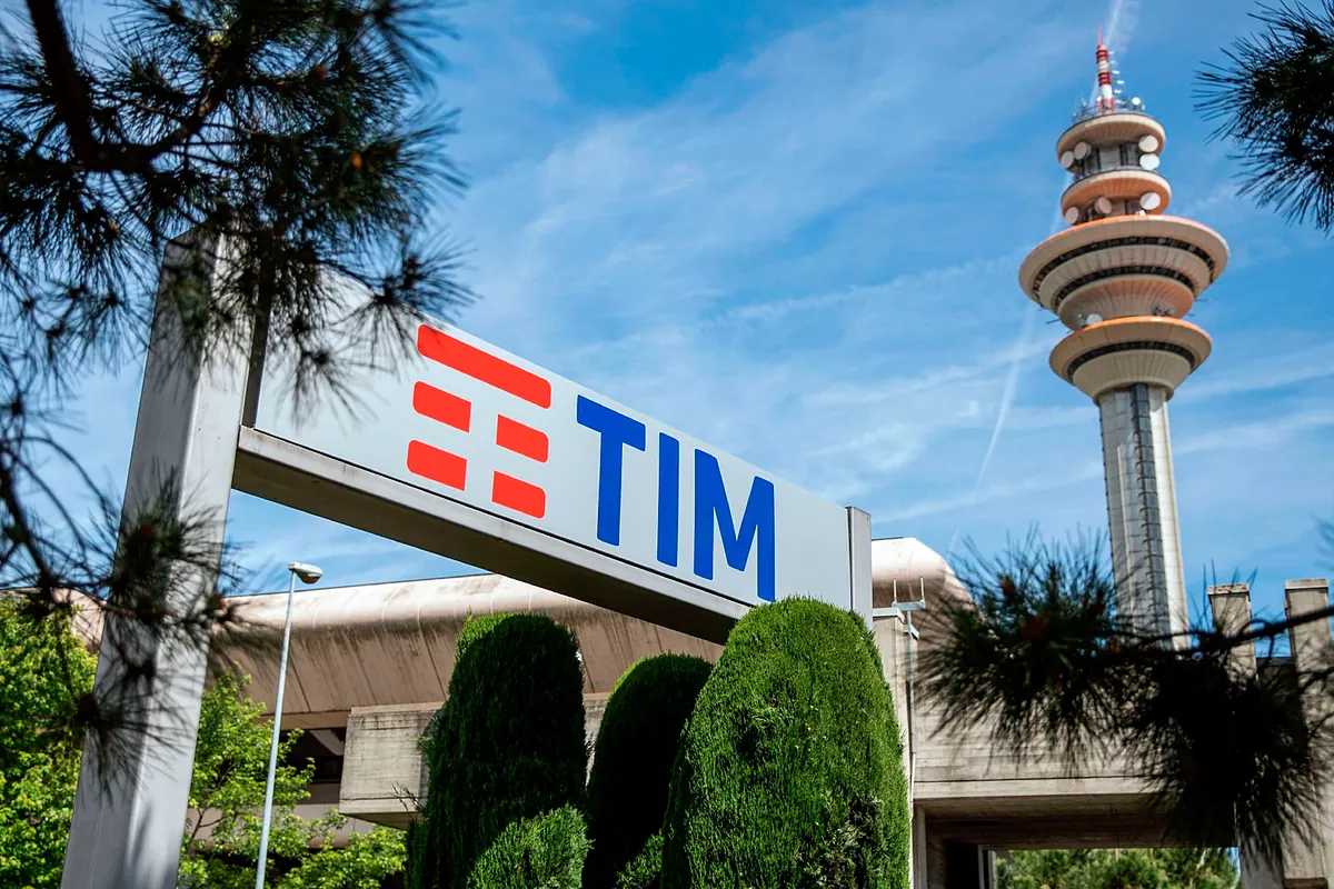 Correos de Italia lanza una opa de 10.800 millones por Telecom Italia