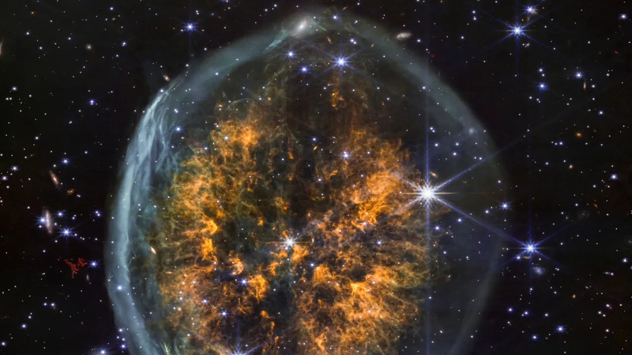 Imágenes de la nebulosa planetaria PMR 1 que recuerda a un cráneo expuesto