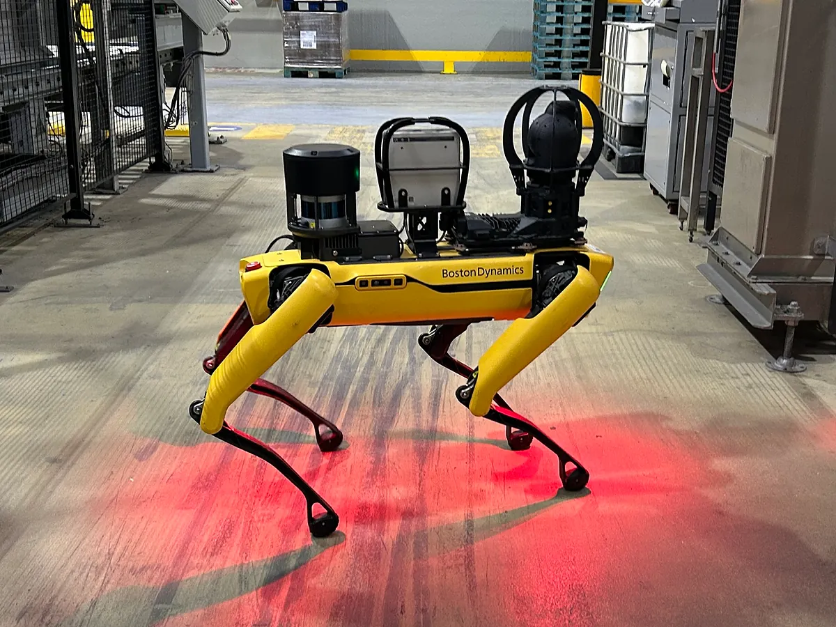 Perros robot e inteligencia artificial: dentro de la fábrica más digital de Coca-Cola