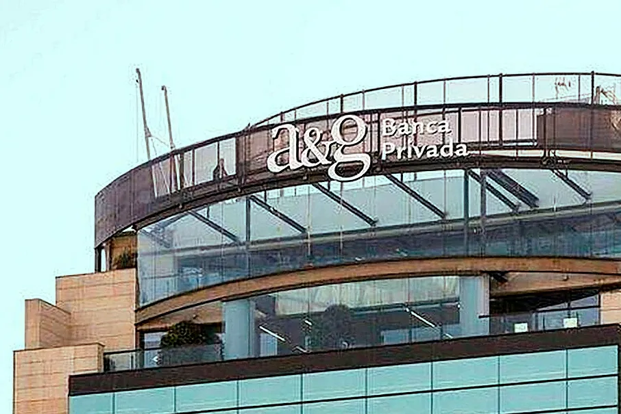 Un grupo de grandes fortunas compra el 40% de A&G