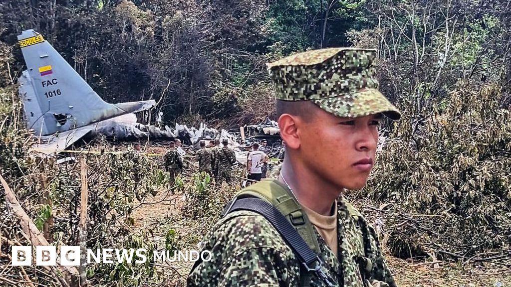 Qué se sabe del accidente de un avión militar que dejó al menos 69 muertos en el sur de Colombia