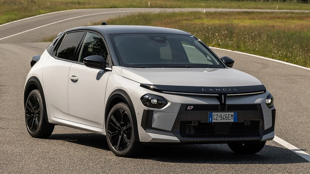 El Lancia Ypsilon estrena el motor que necesitaba, la versión más esperada ya tiene precios