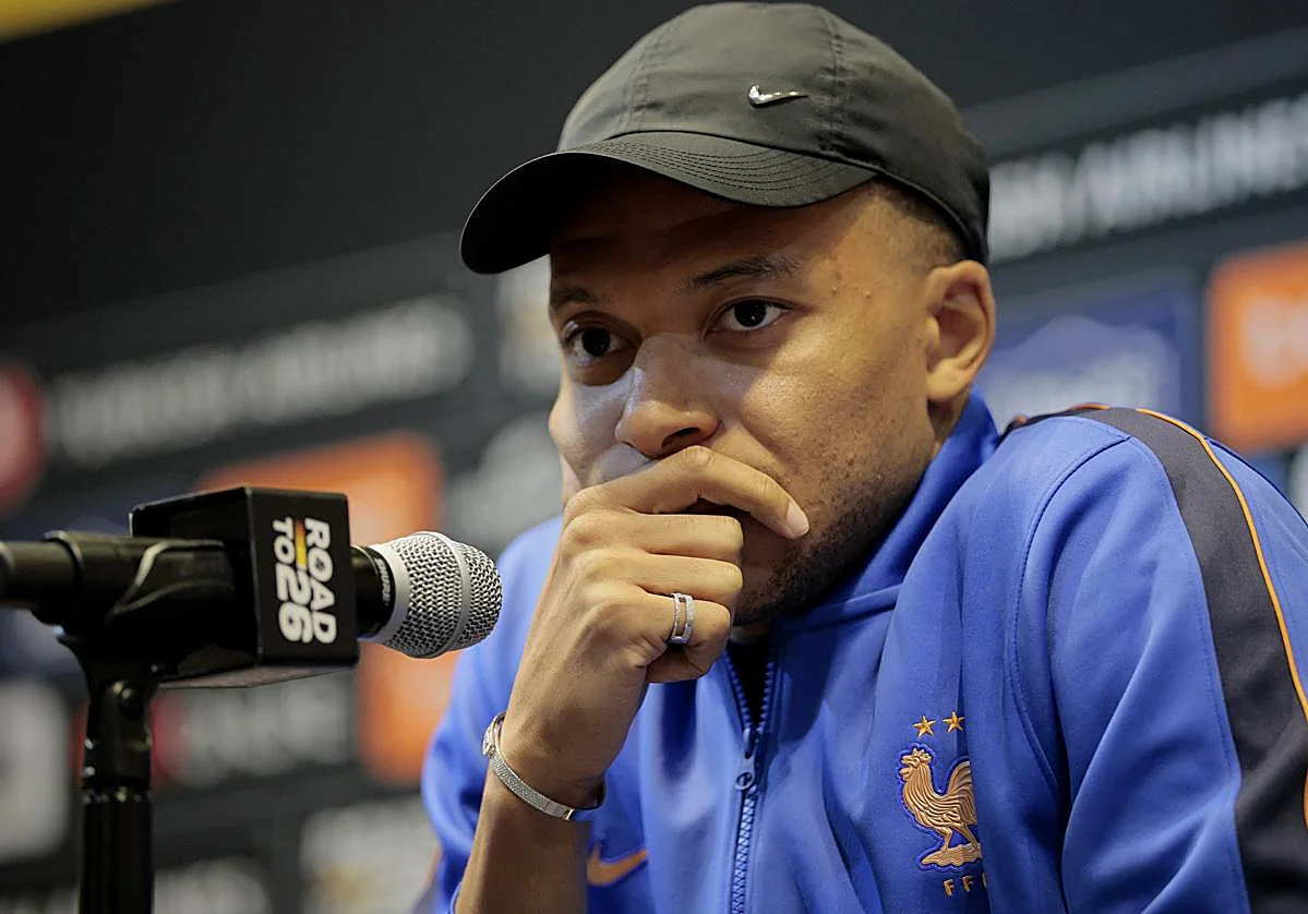 Mbappé juega a dos bandas