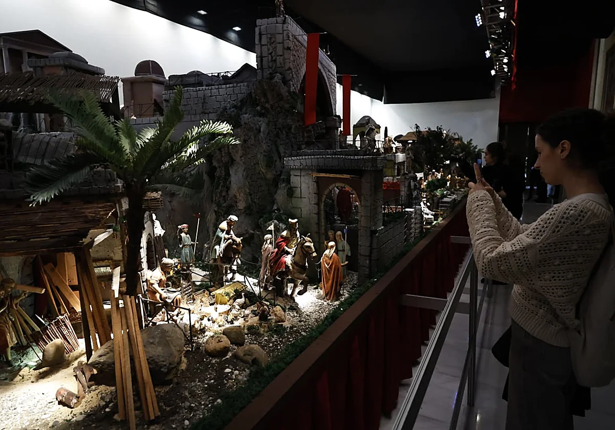 400 Figuren und sieben biblische Szenen: das ist die Weihnachtskrippe des Rathauses von Málaga