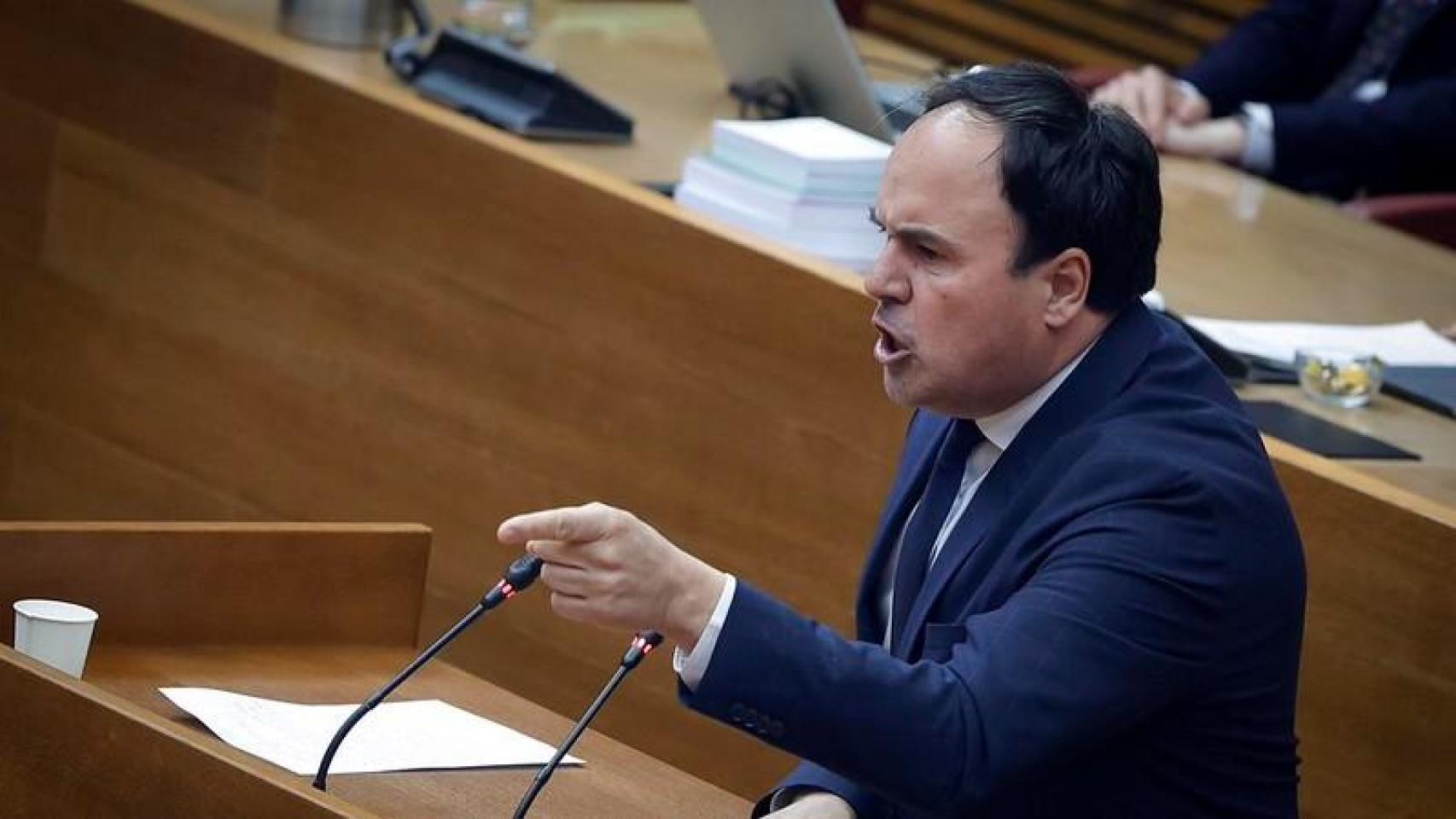 Pérez Llorca entra al debate sobre la plaza de su mujer: dice que fue de libre concurrencia con cinco aspirantes