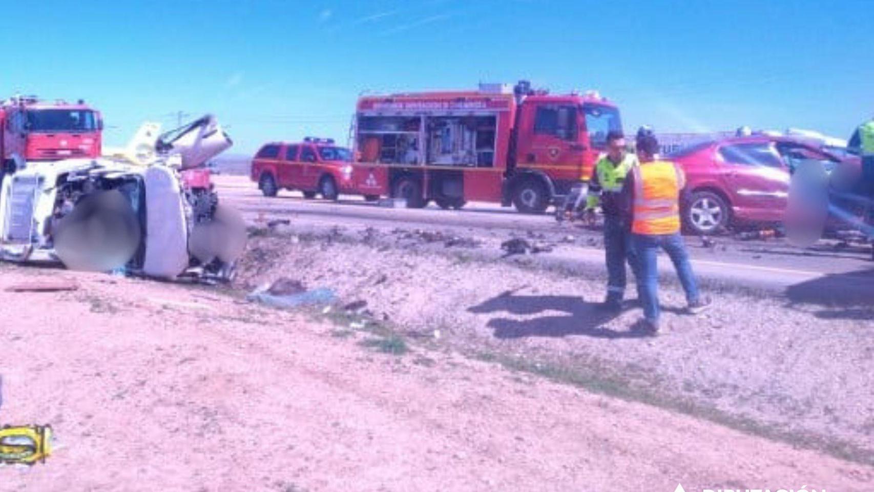 Muere una persona y tres resultan heridas en un choque frontal entre dos coches en Tauste (Zaragoza)