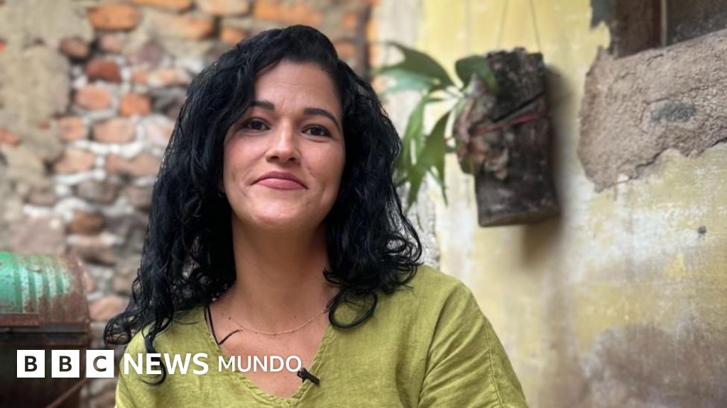"Somos nosotros contra el mundo": las futuras madres cubanas que se preparan para dar a luz en un país sumido en la oscuridad