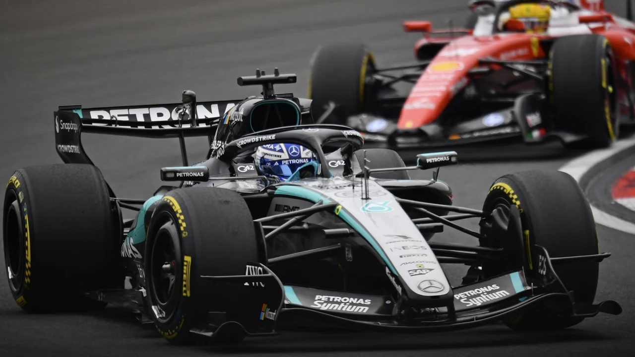 Mercedes empieza el viernes con doblete pese a conservar, con Russell primero