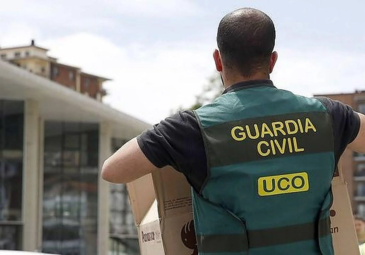 Gran despliegue de la Guardia Civil en Mijas: registros en varios chalés y una decena de arrestos