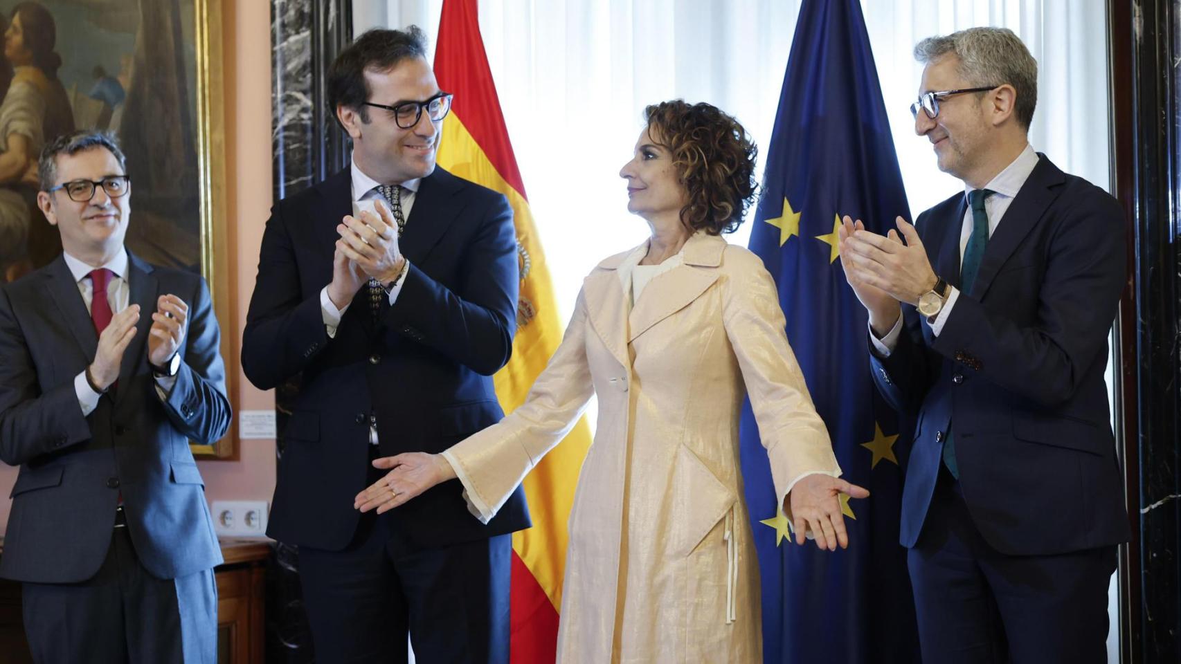 Última hora política, en directo | María Jesús Montero se despide del Gobierno y le pasa "el testigo" a Carlos Cuerpo y Arcadi España: "Estoy segura de que vamos a llegar a la meta"