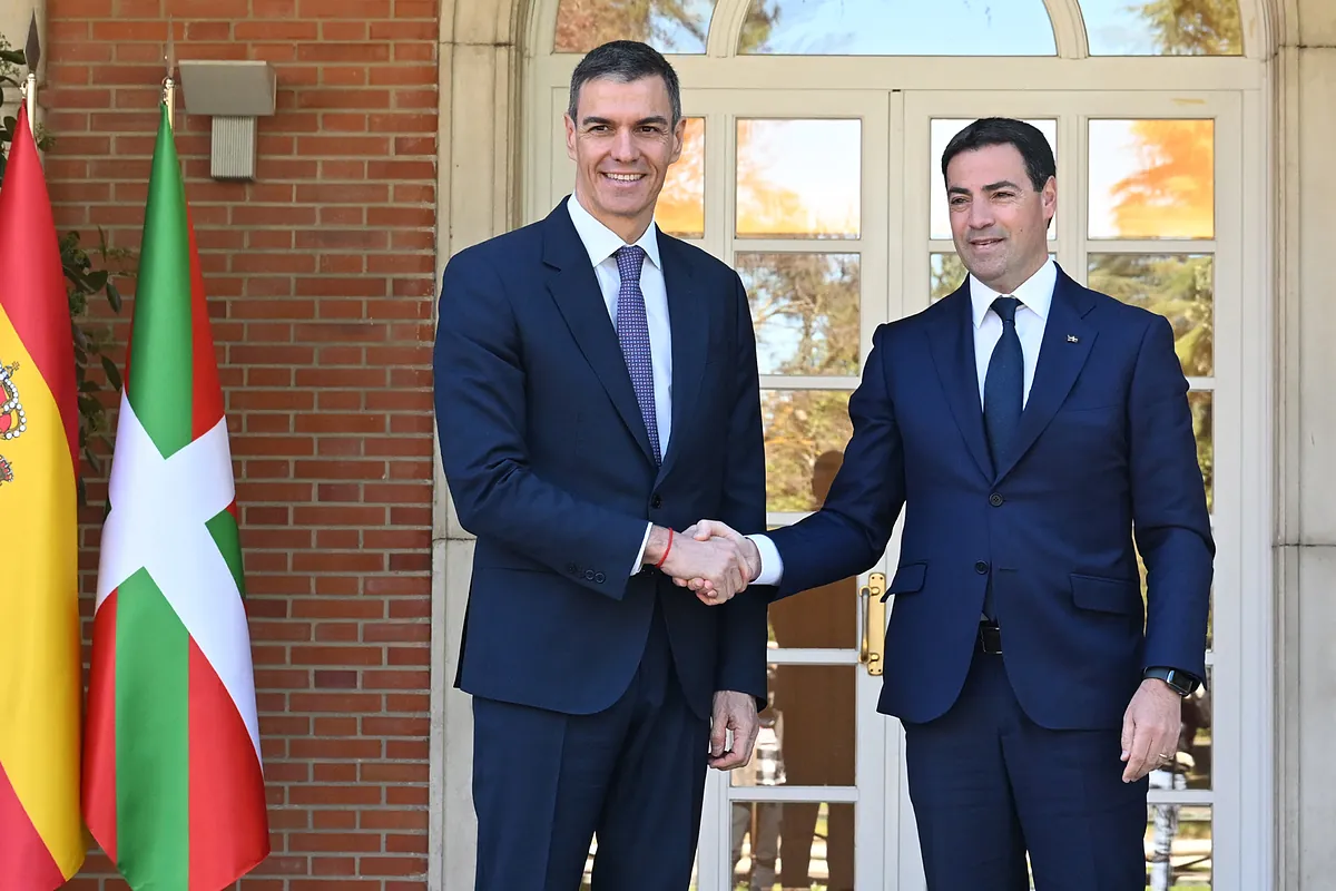 Sánchez y Pradales pactan que el País Vasco participe en la gestión de sus aeropuertos