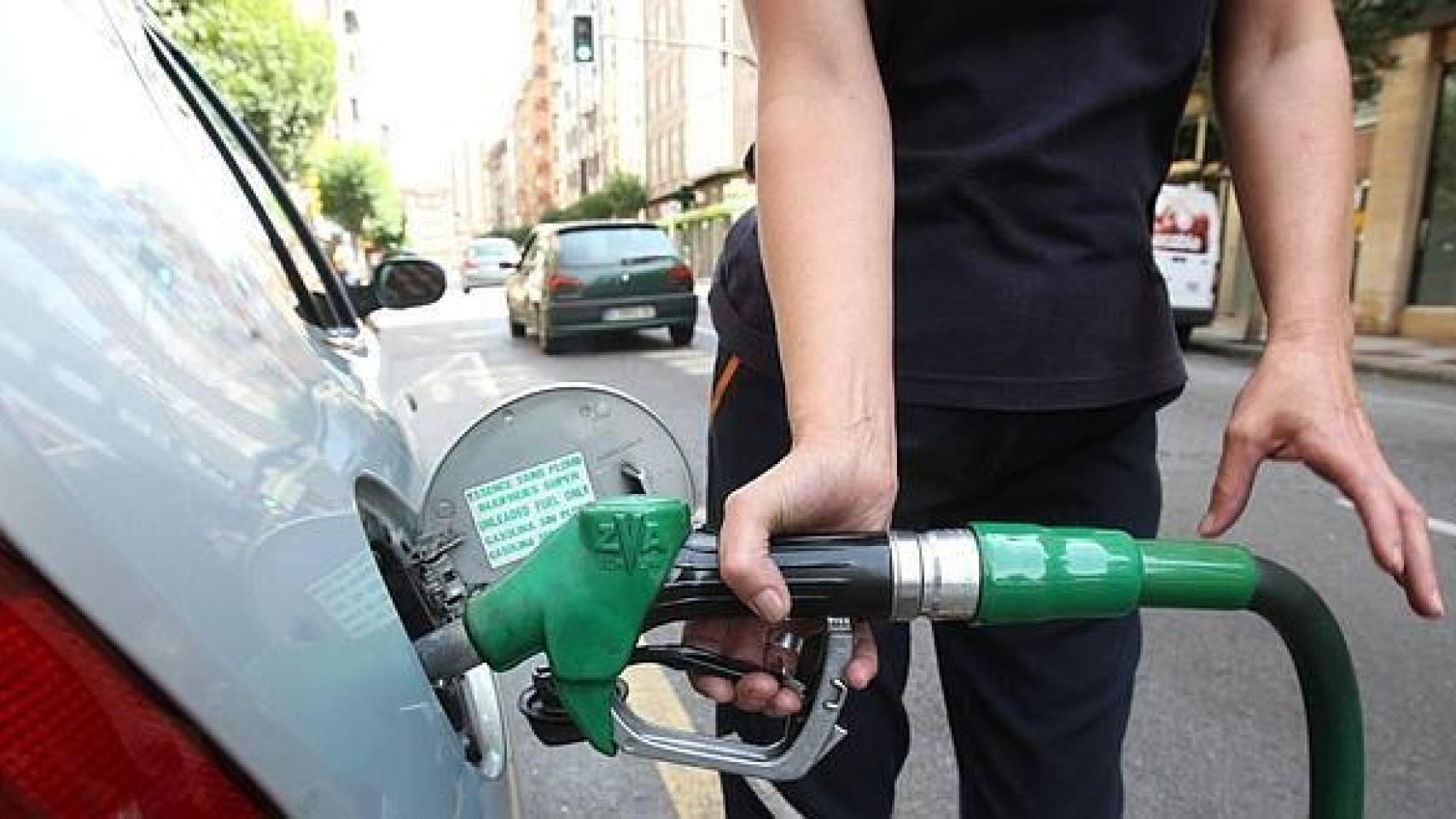 ¿Cómo encontrar la gasolinera más barata en Semana Santa? Puede suponer un ahorro de hasta 20 euros por depósito