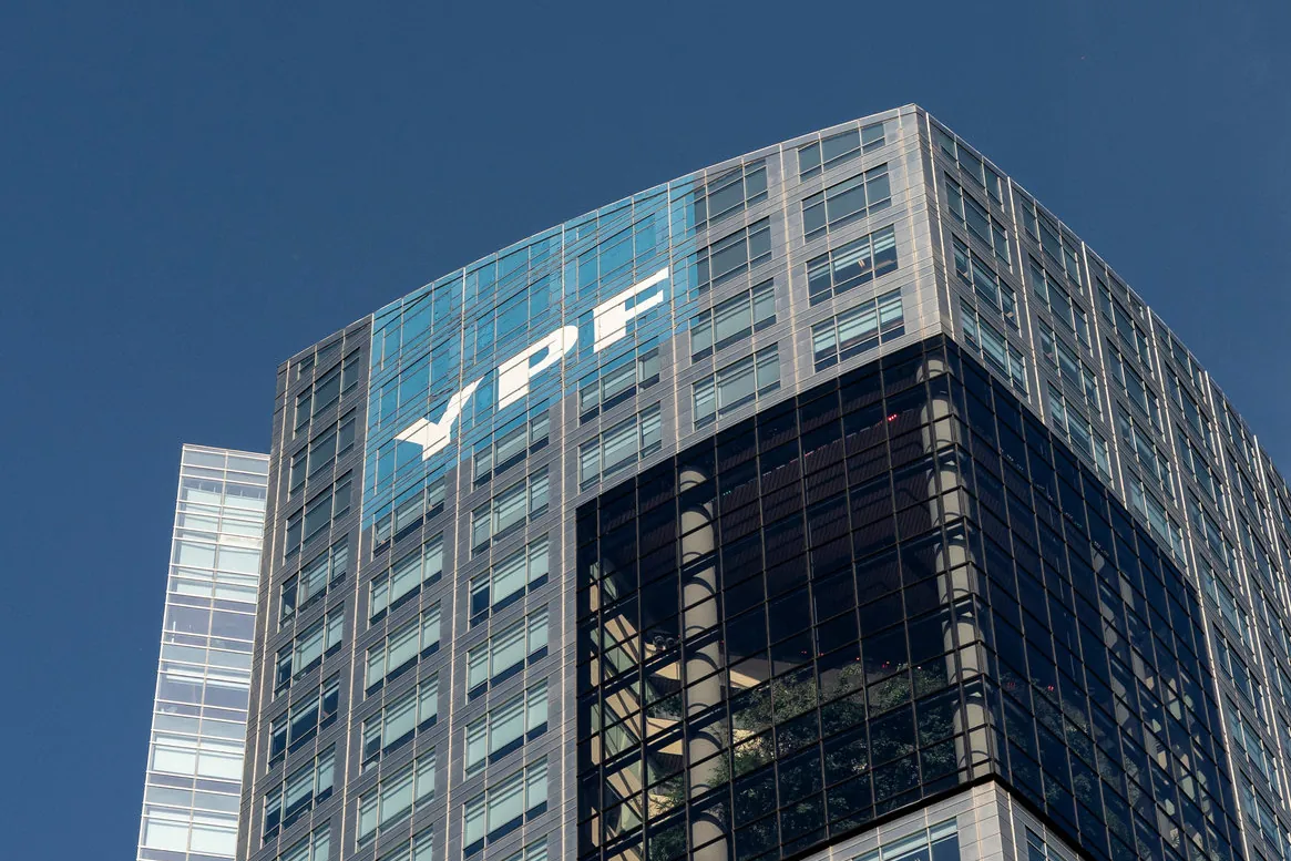 Un tribunal anula la sentencia que obligaba a Argentina a pagar 14.000 millones en el caso YPF