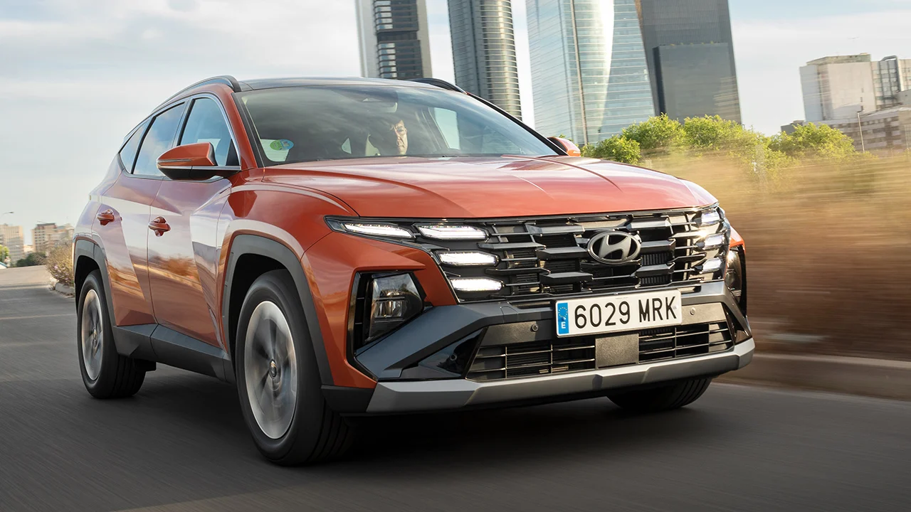Todos hablando de SUV chinos y llega Hyundai con un TUCSON por 7.000 € menos, con motor fiable y un equipamiento sobresaliente