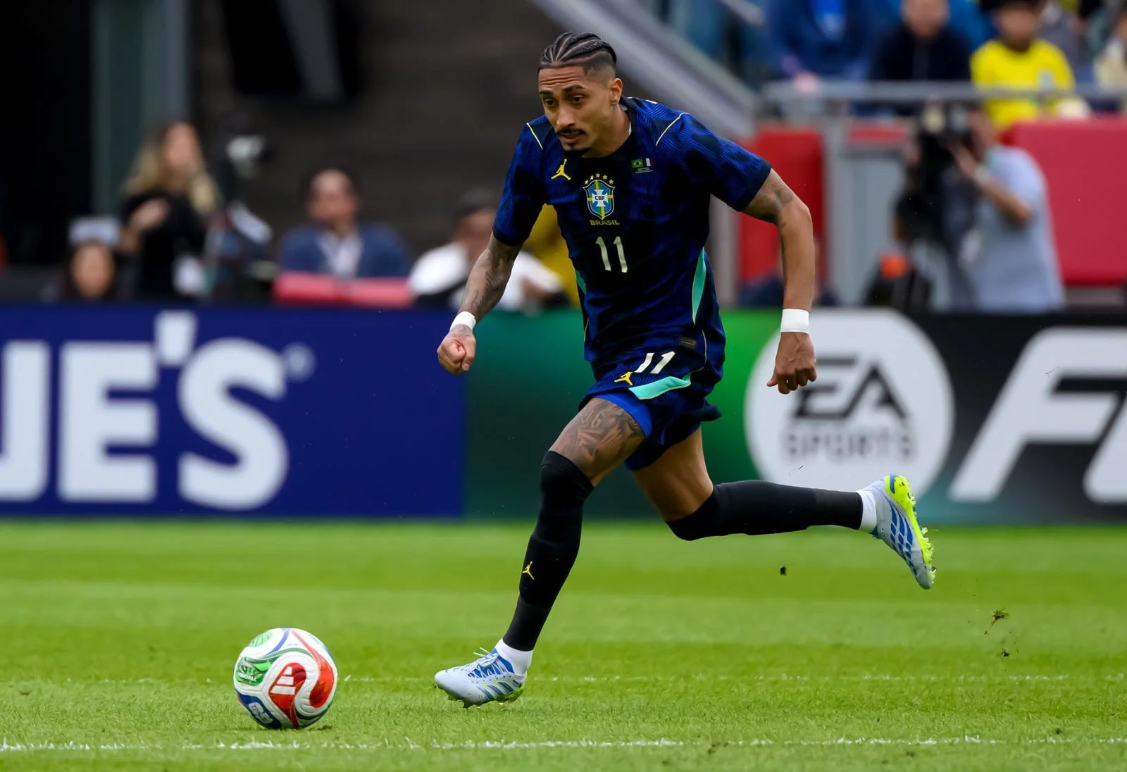 Raphinha se cae del Barça en el peor momento