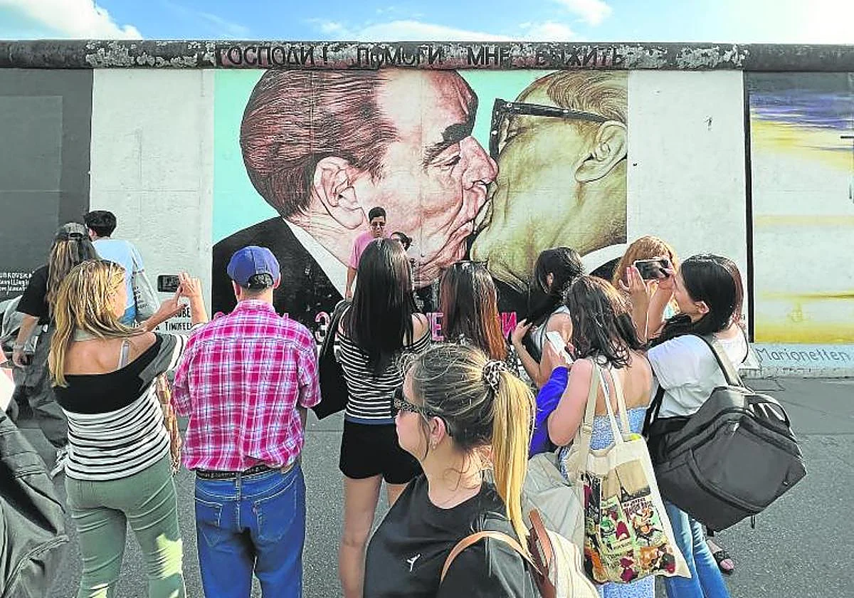 Besos hasta a Videla