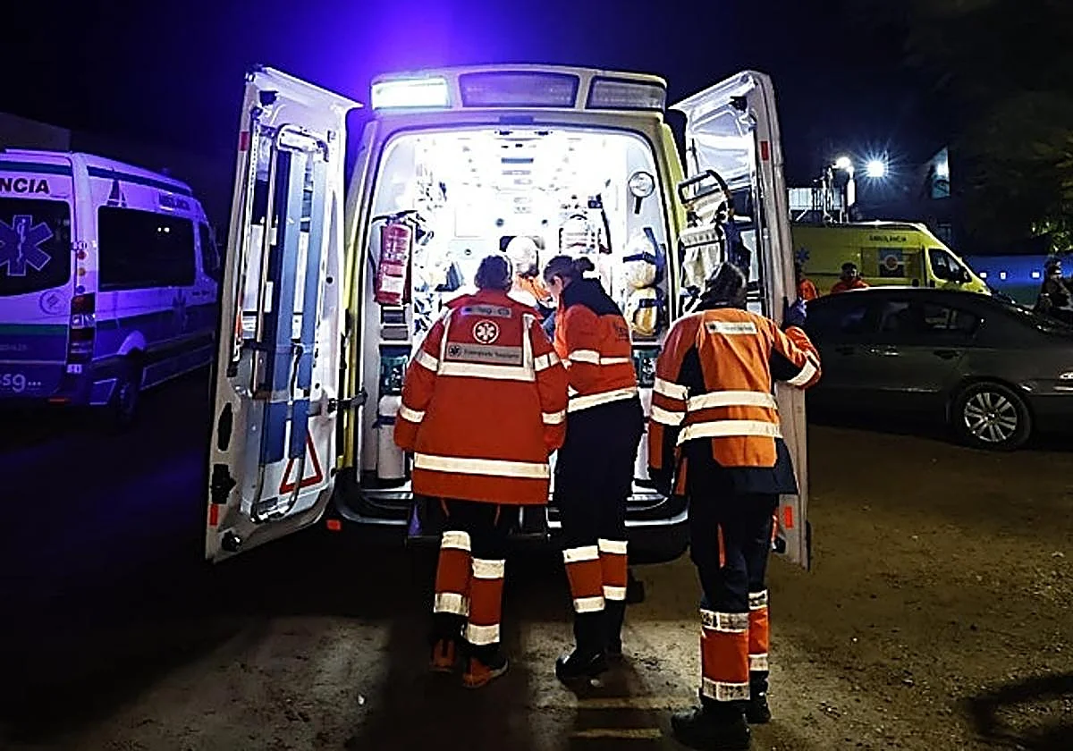 Un muerto y dos heridos tras chocar un coche contra una rotonda en la A-7 en Estepona
