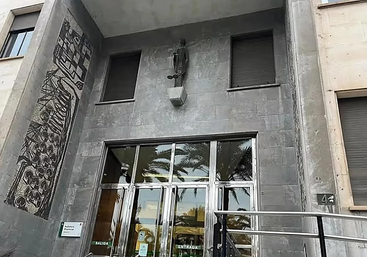 Viola a la compañera de piso de su novia cuando dormía tras una noche de copas en Almería