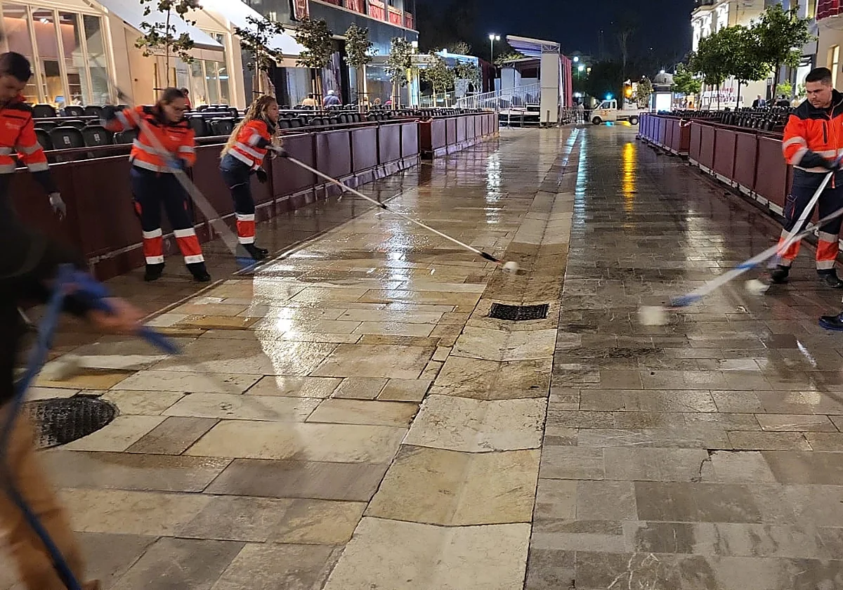 Limasam extiende la capa que evitará usar el líquido anticera en la Semana Santa de Málaga