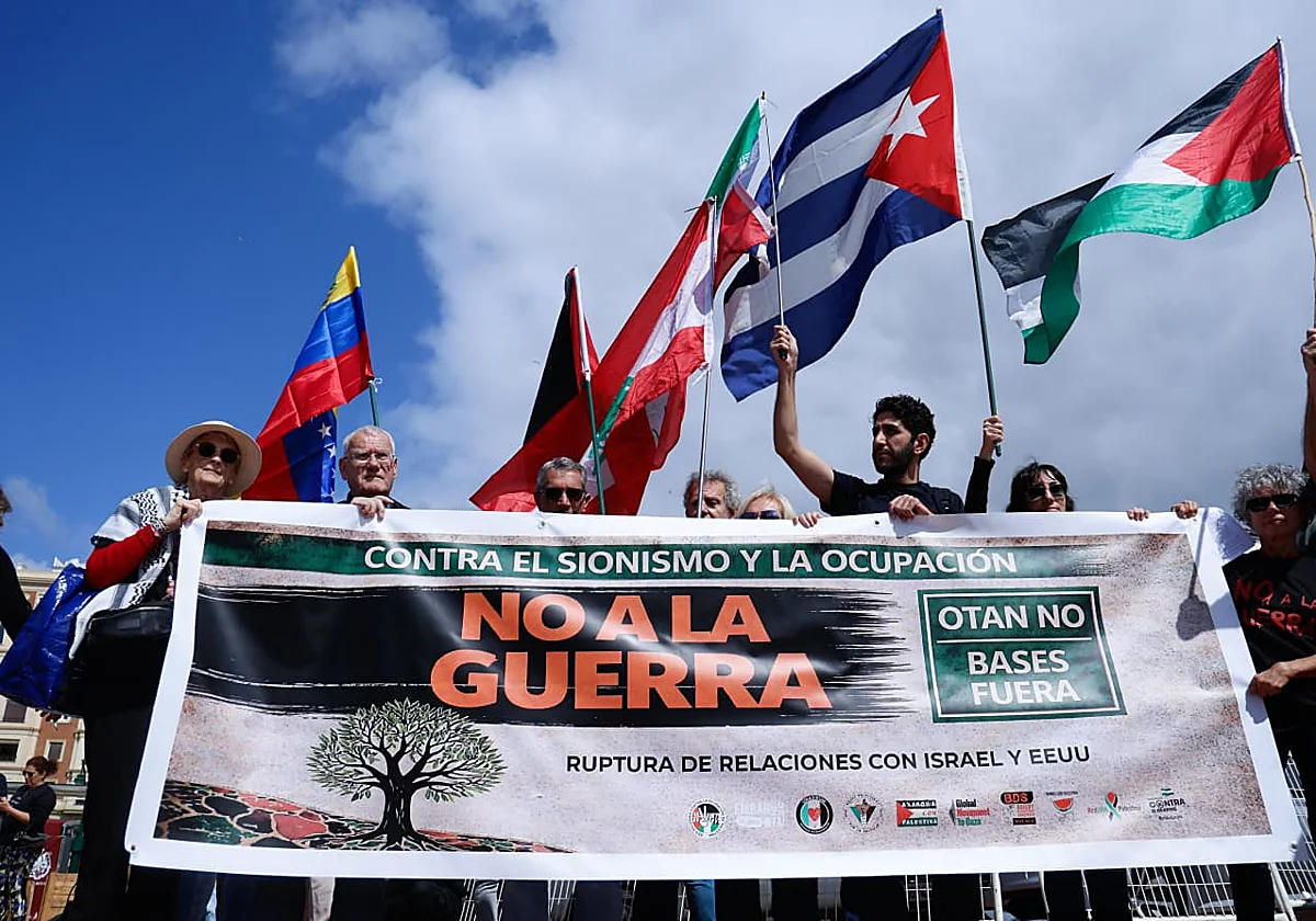 El «no a la guerra» vuelve a sonar en Málaga