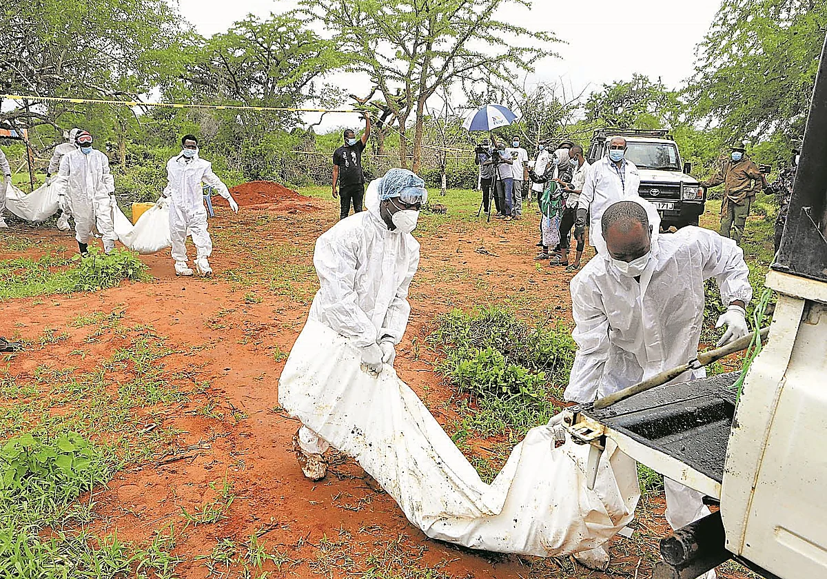 Morir de hambre: juzgan al fundador de una iglesia que instigó a sus acólitos a ayunar hasta la muerte en Kenia