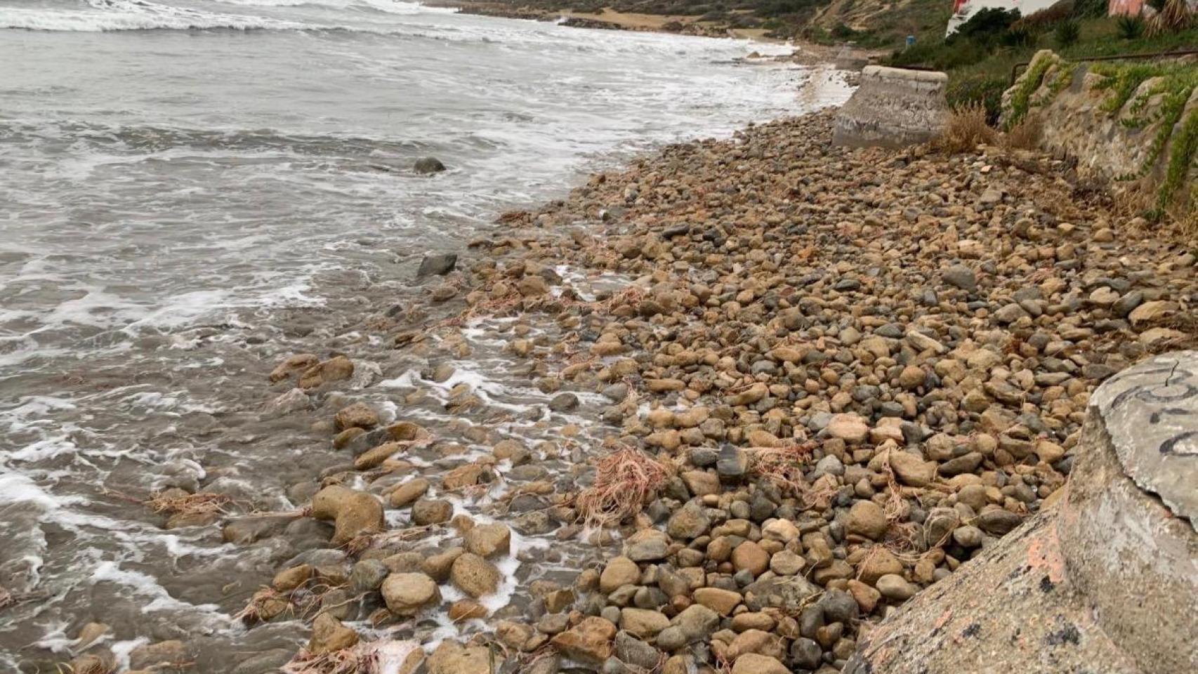 Vecinos piden al Ayuntamiento de Alicante que inicie el trámite para recuperar el acceso a la playa en el Cabo de las Huertas