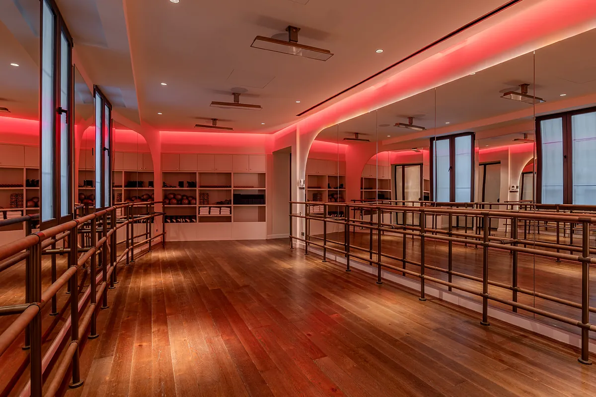 El pilates con infrarrojos gana fuerza: así mejora el rendimiento y la recuperación