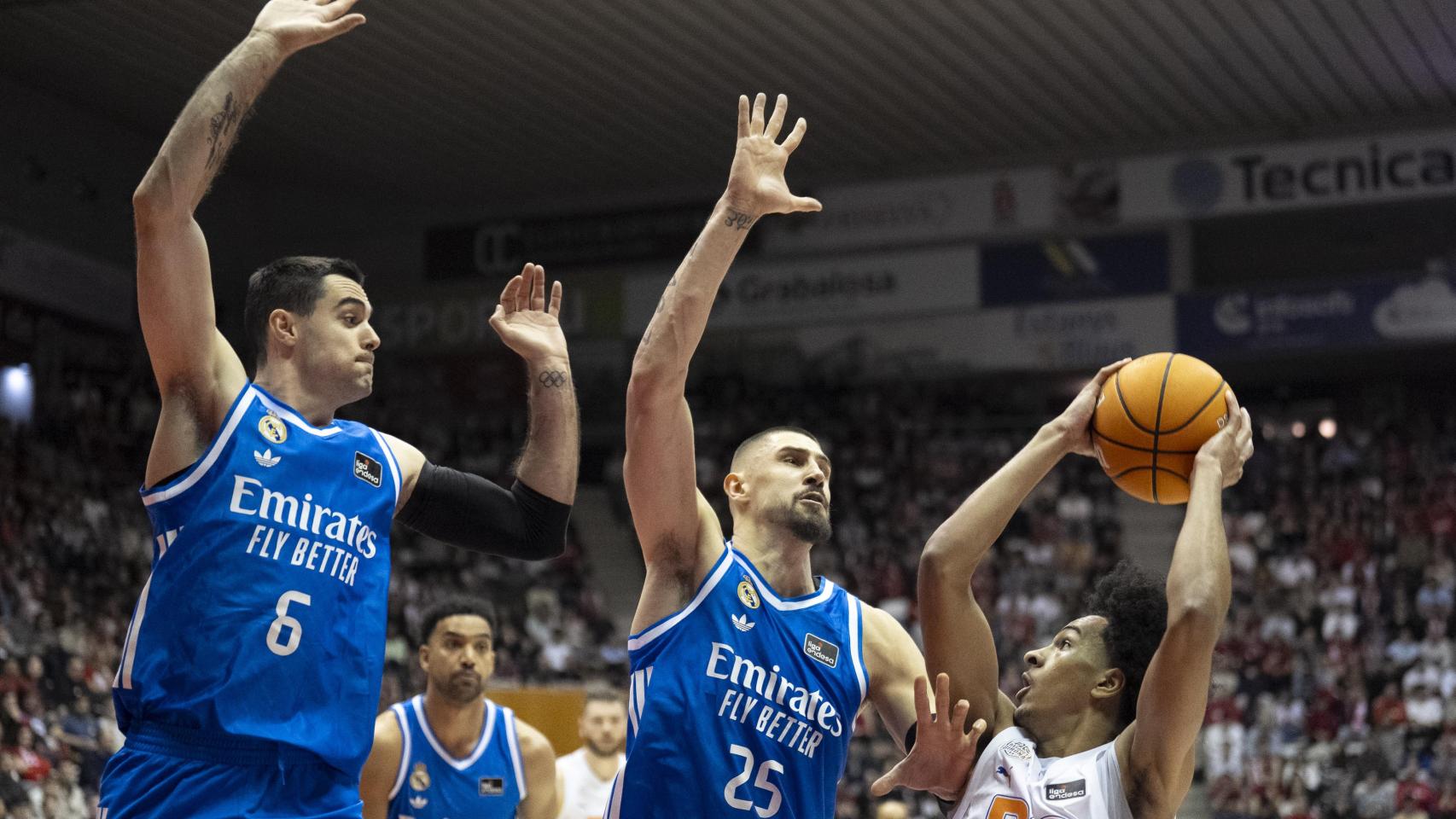 Hezonja sale al rescate de un Real Madrid que sufre de lo lindo para doblegar al Girona y mantener la racha de triunfos