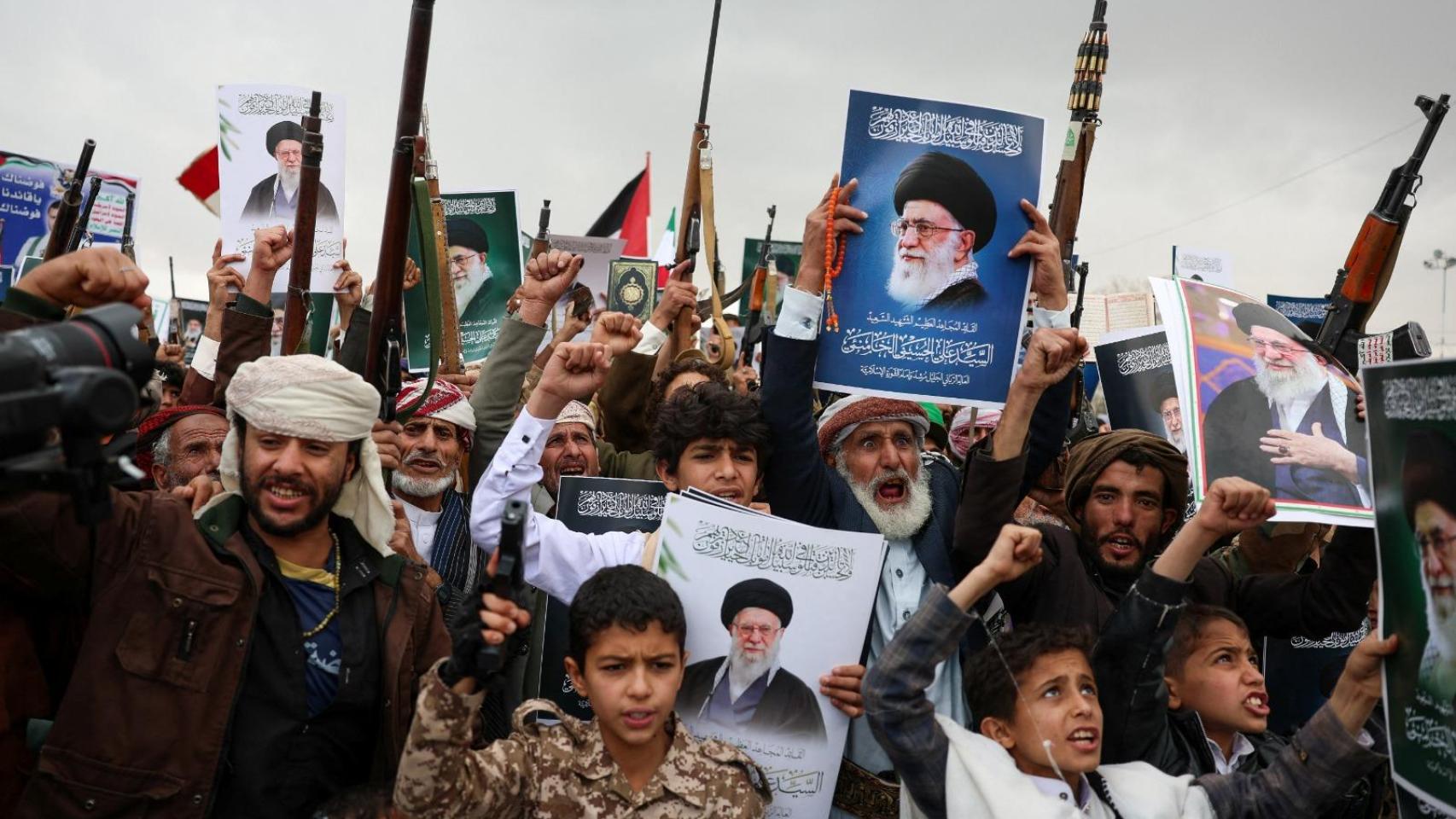 Irán moviliza a los hutíes, sus aliados en Yemen, que amenazan con abrir un nuevo frente desde el mar Rojo