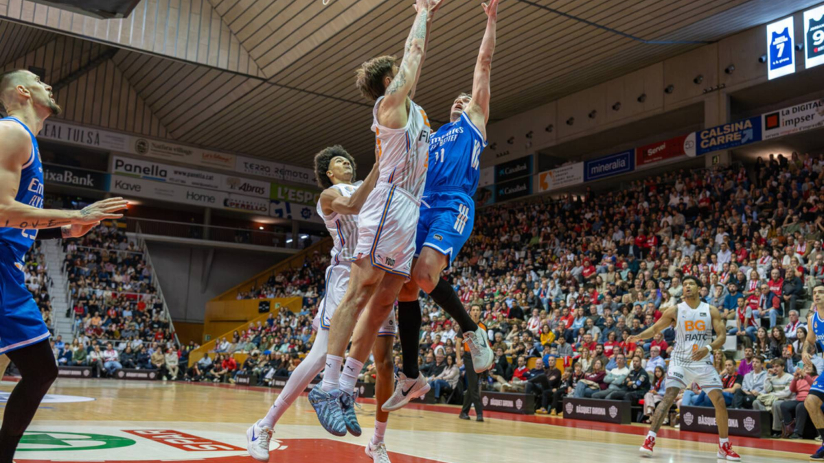 Un Girona muy bravo hace sufrir a un Real Madrid exhausto