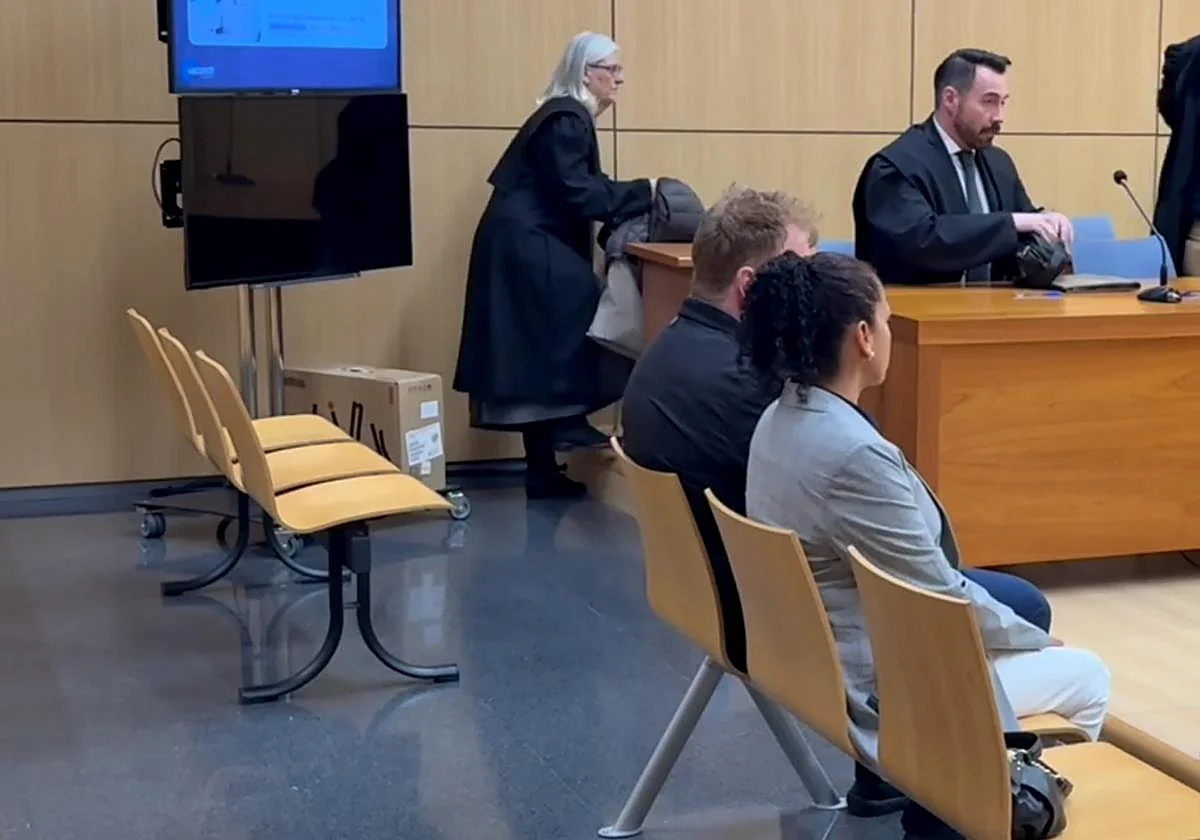 Condenan a una pareja por allanamiento y coaccionar con un cuchillo a una 'inquiokupa' y sus hijos menores