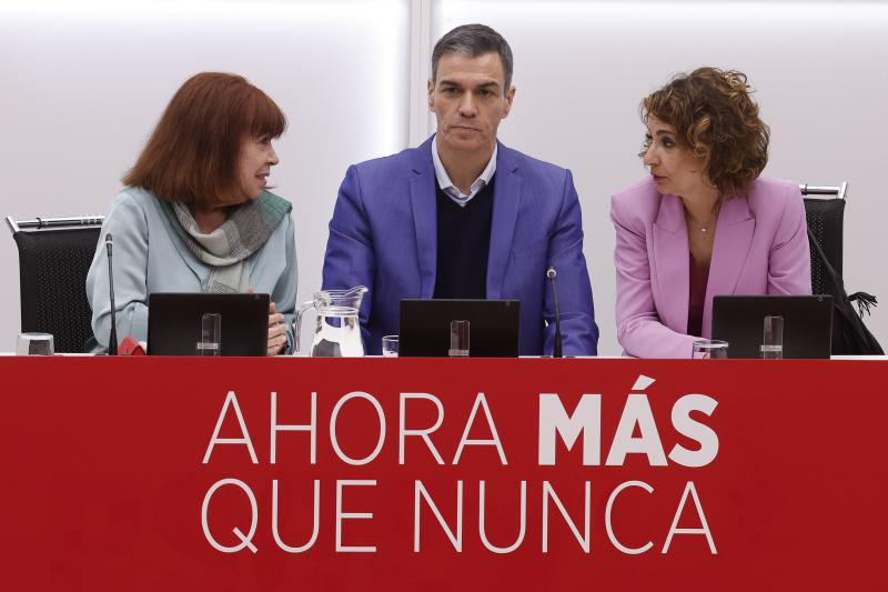 Sánchez reivindica su 'no a la guerra' en una carta a la militancia