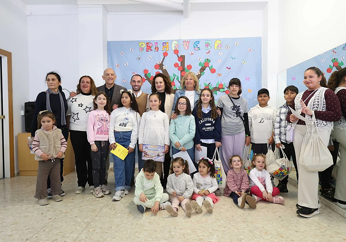 La Asociación Vecinos Arcos Blancos de San Pedro entrega los premios del concurso de cuentos