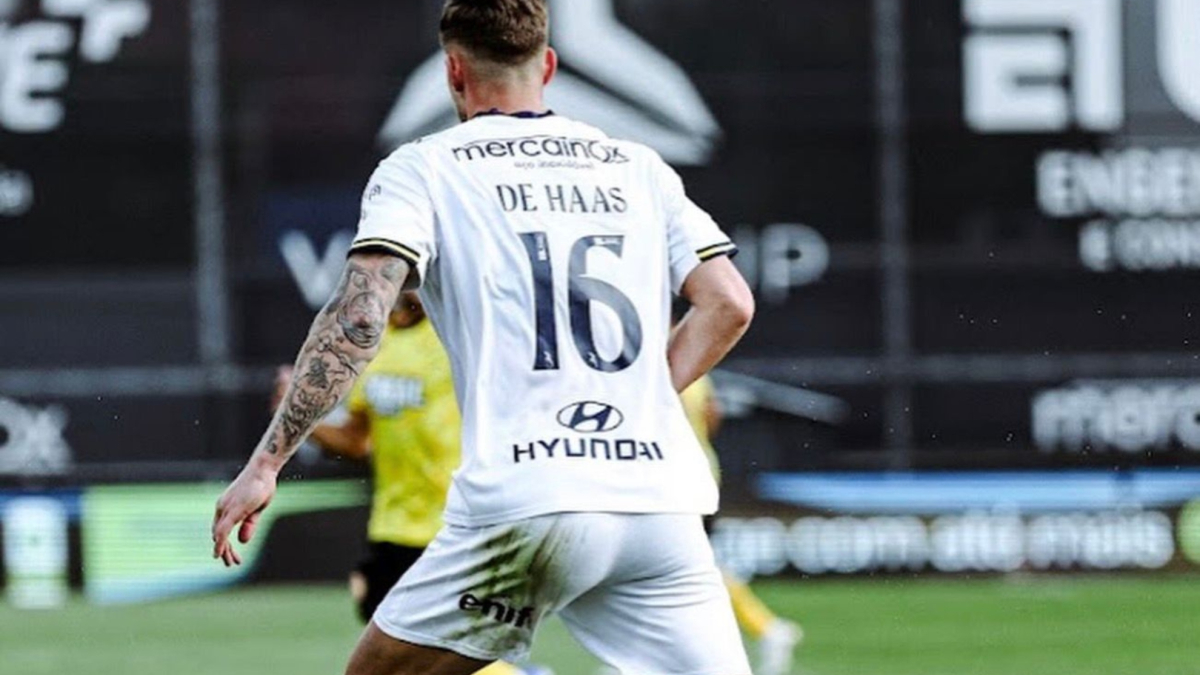 De Hass pasea su fichaje por Valencia
