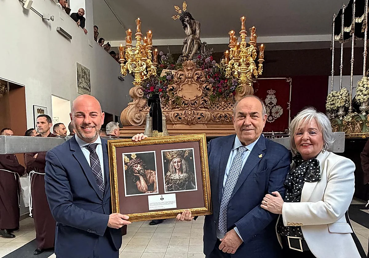 Humildad y Paciencia entrega su escudo de oro al empresario Federico Beltrán