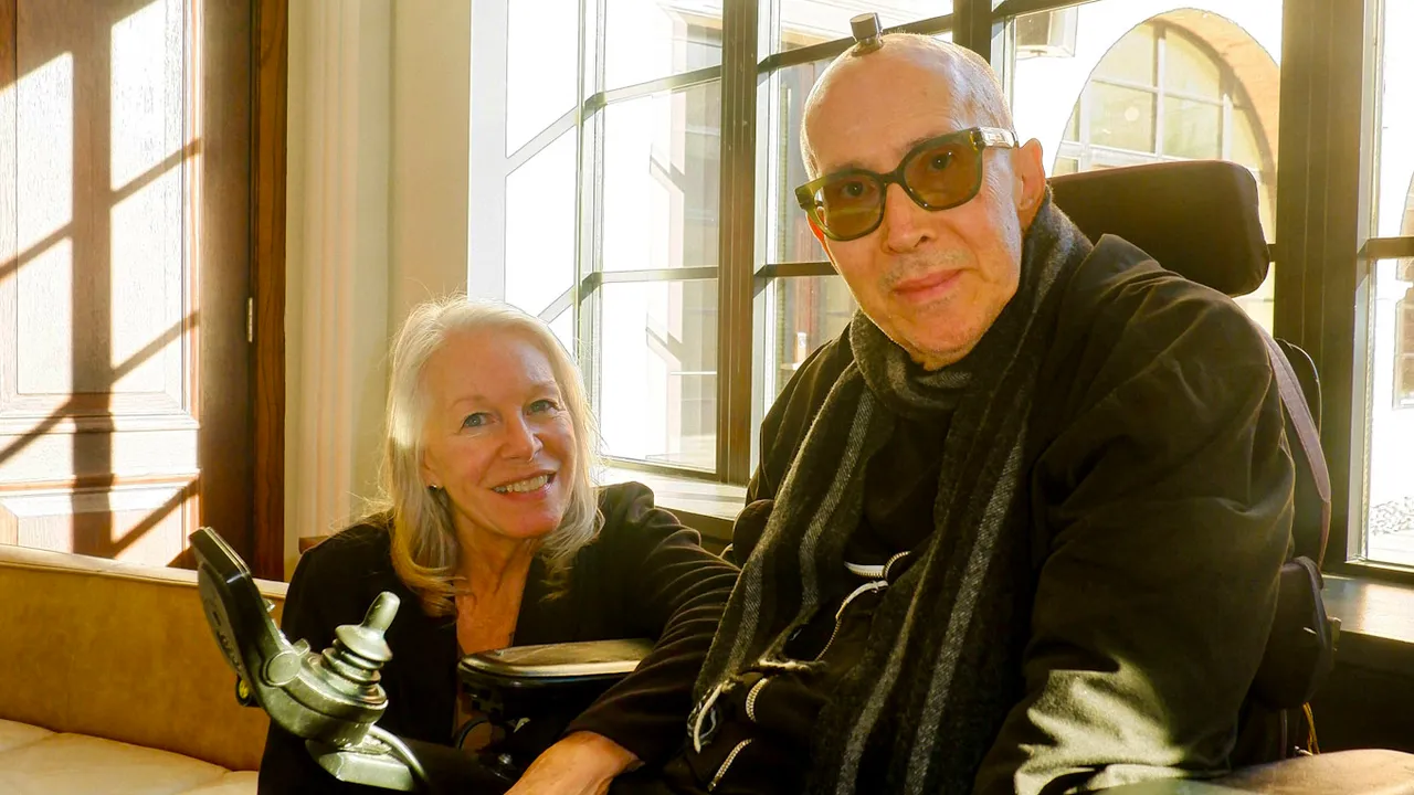 Este hombre hace música solo con su mente y un implante cerebral