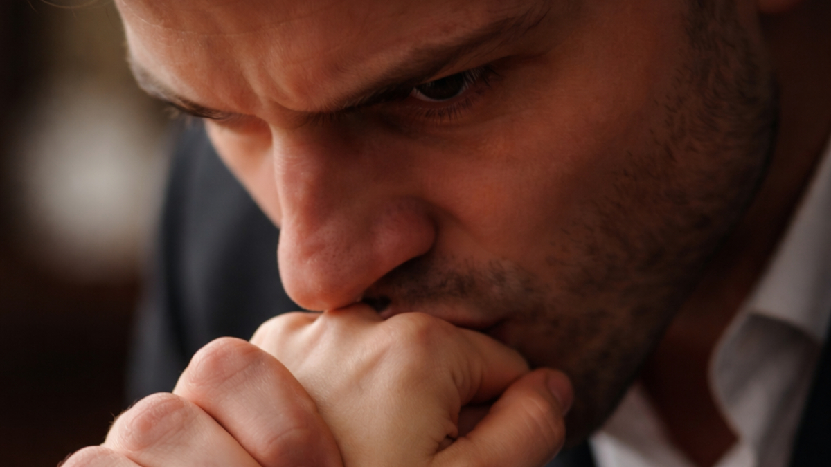 Tribunal Supremo: beso no consentido en la mano y  proposición sexual es agresión