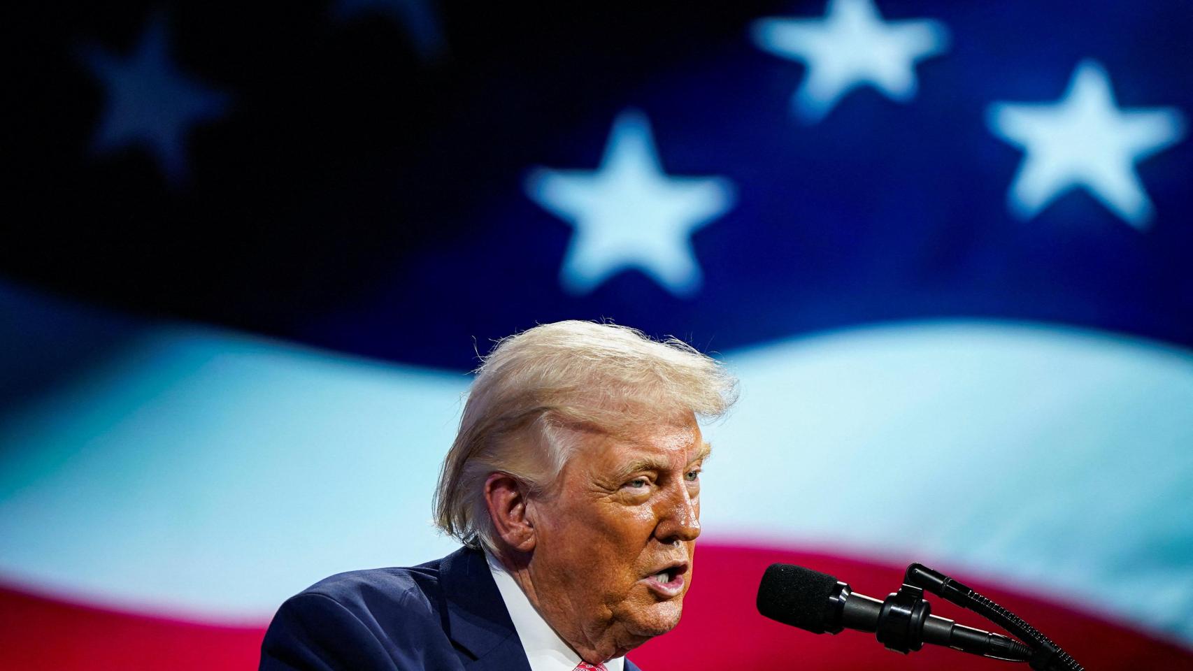 Trump presiona a Irán para sellar un acuerdo pero descarta cambiar el régimen y mantiene su ambigüedad sobre Ormuz