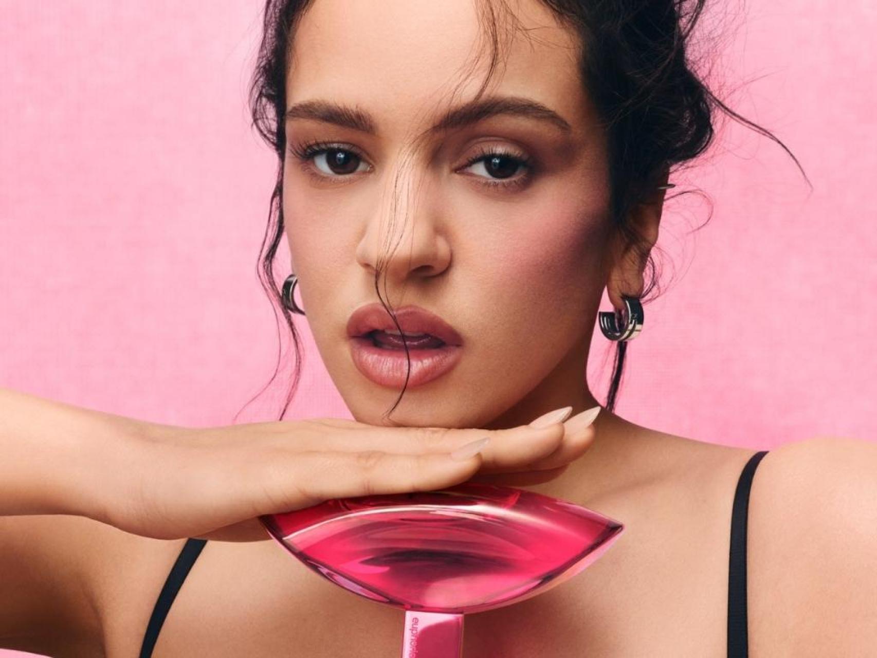 Rosalía, Bad Bunny y Carolyn Bessette: el plan maestro de Calvin Klein para seducir a las nuevas generaciones