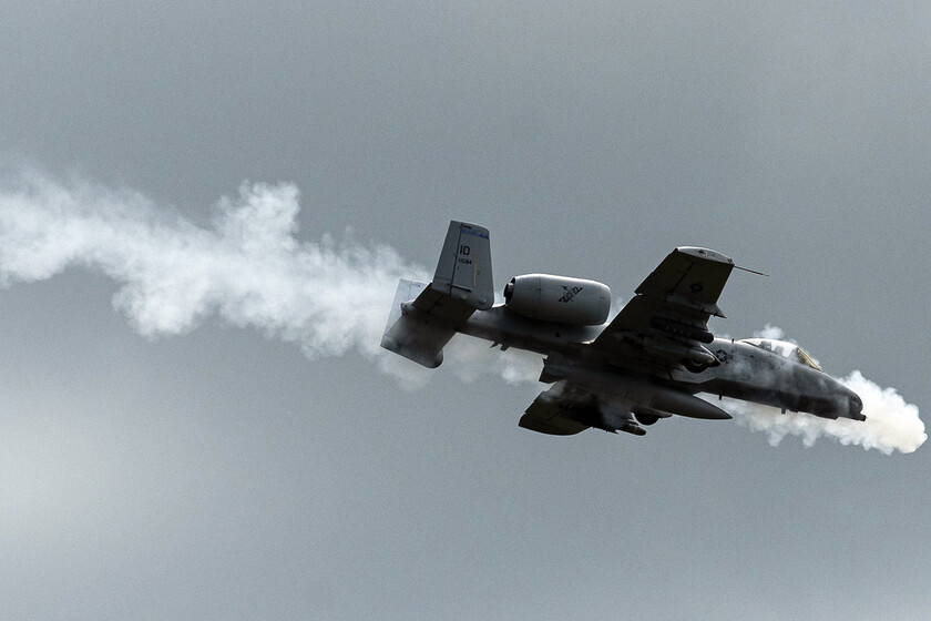 Que haya decenas de A-10 rumbo a Irán solo puede significar una cosa: EEUU ha rescatado su avión más “bruto” para una misión imposible