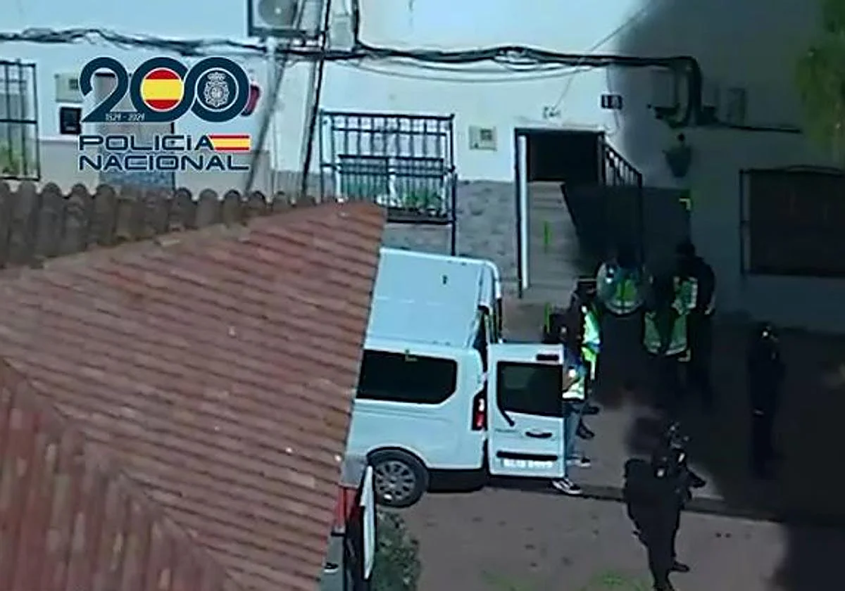 Detenidos cuatro miembros de un clan familiar que controlaba la venta de droga en un barrio de Estepona