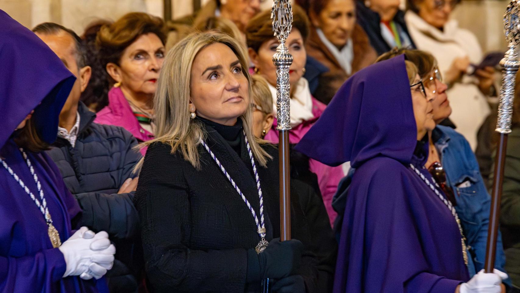 La ministra socialista Milagros Tolón se vuelca con la Semana Santa de Toledo y vivirá su fe en la Madrugá de Sevilla